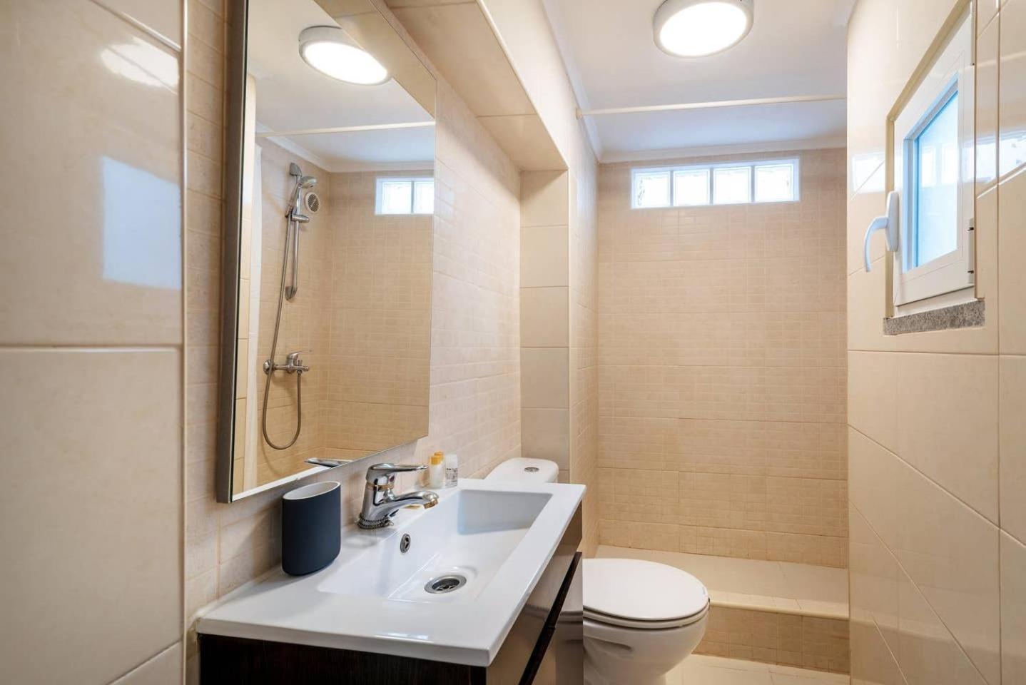 Duplex Lx Factory 2 Bedroom - Patio - Free Parking リスボン エクステリア 写真