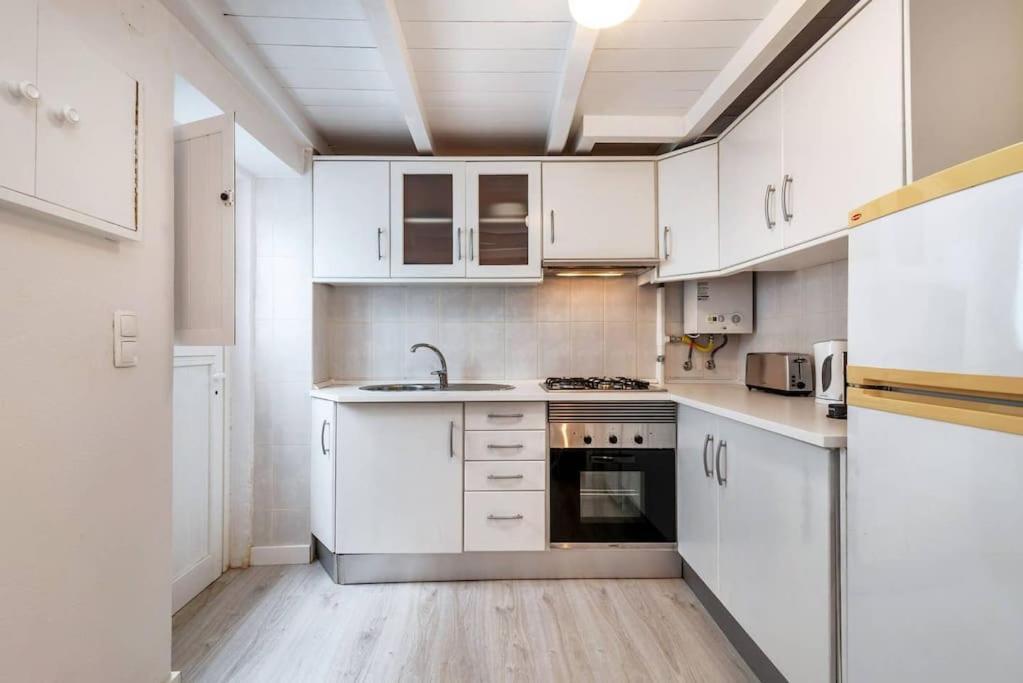 Duplex Lx Factory 2 Bedroom - Patio - Free Parking リスボン エクステリア 写真