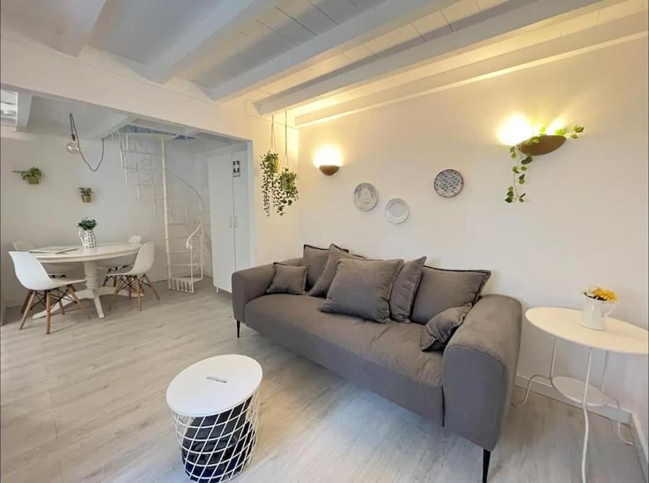 Duplex Lx Factory 2 Bedroom - Patio - Free Parking リスボン エクステリア 写真